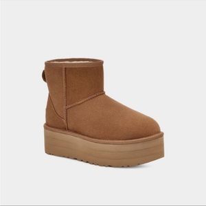 BNIB never worn. Sold out everywhere! Classic Mini Platform Ugg, Size 7!